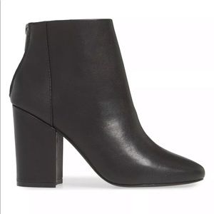 Steve Madden “Scale” ankle booties size 8.5